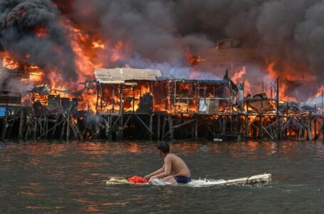 Inferno destroys thousands of shanties in Manila’s biggest slum area