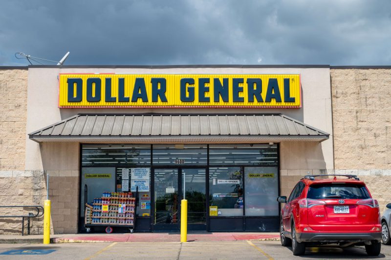  Dollar General tests same-day delivery as discounter chases Walmart