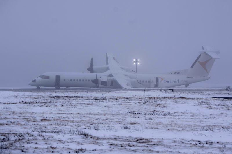  Passengers report flames as Air Canada flight suffers ‘suspected landing gear issue’ after landing