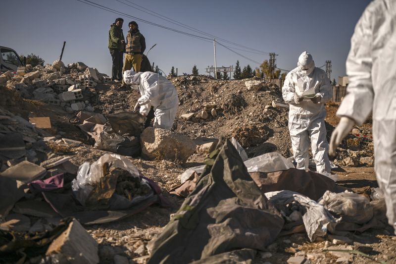  Hundreds of thousands of bodies could be buried in Syrian mass graves, advocacy group says