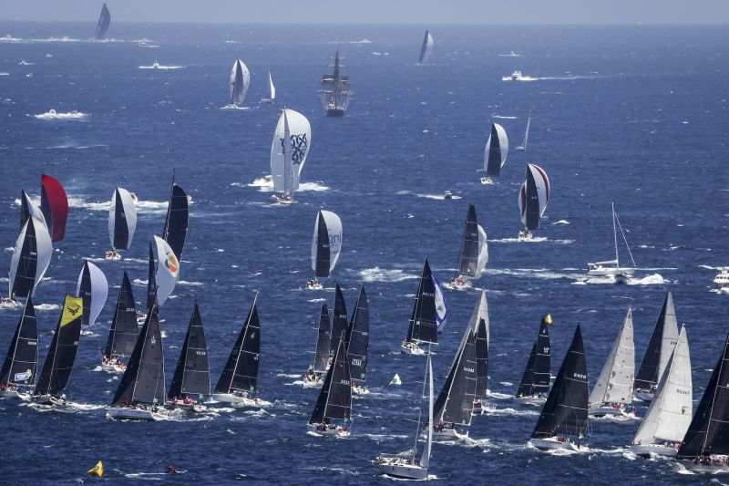  Organizers say two sailors have died in Sydney to Hobart yacht race amid wild weather conditions