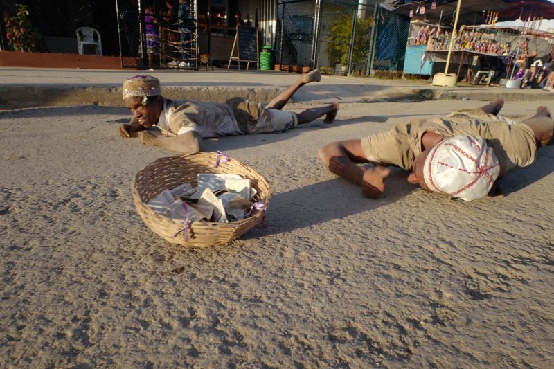  Cubans crawl on rough roads to ask for good fortune