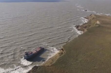 Russia’s Black Sea beaches flooded with oil from wreck of tankers