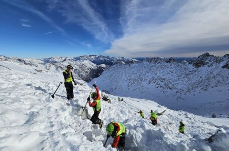 Items belonging to second British hiker missing in Italy found, rescuers say