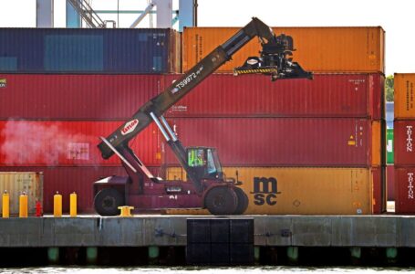 Dockworkers union, port companies reach tentative 6-year deal