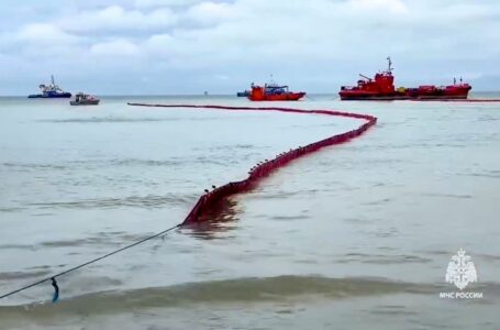 Russia forms emergency task force as Kerch Strait oil spill spreads