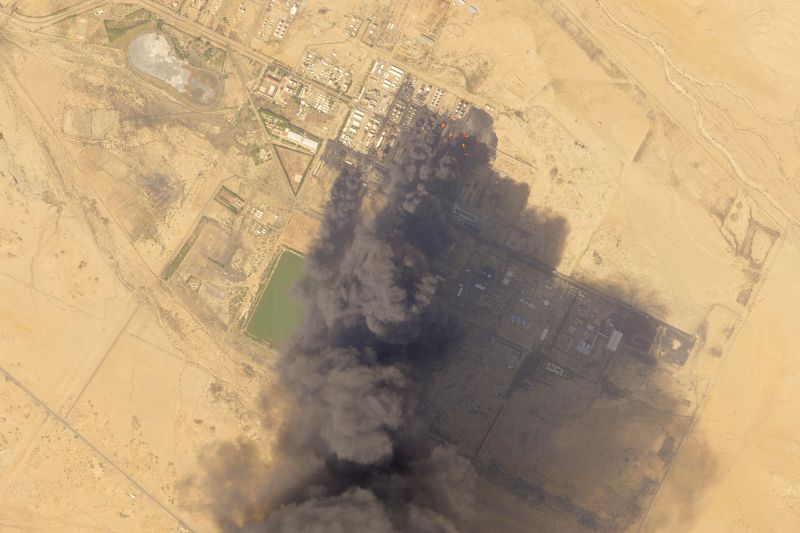  Fighting in Sudan’s civil war sets ablaze the country’s largest oil refinery, satellite photos show