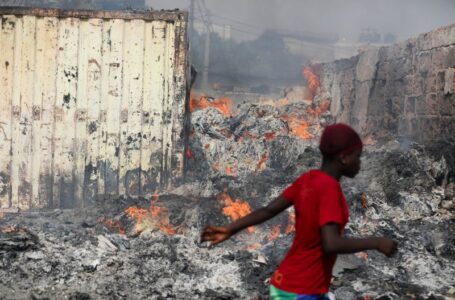 Huge fire at Ghanaian clothing market destroys hundreds of market stalls