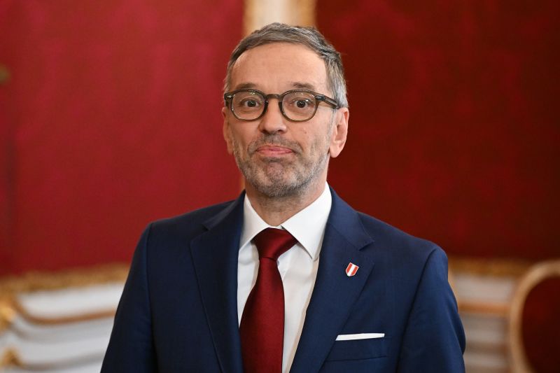  Austrian president tasks far-right leader Kickl with forming government