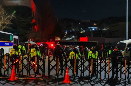 South Korean authorities launch second attempt to arrest president, reports Yonhap