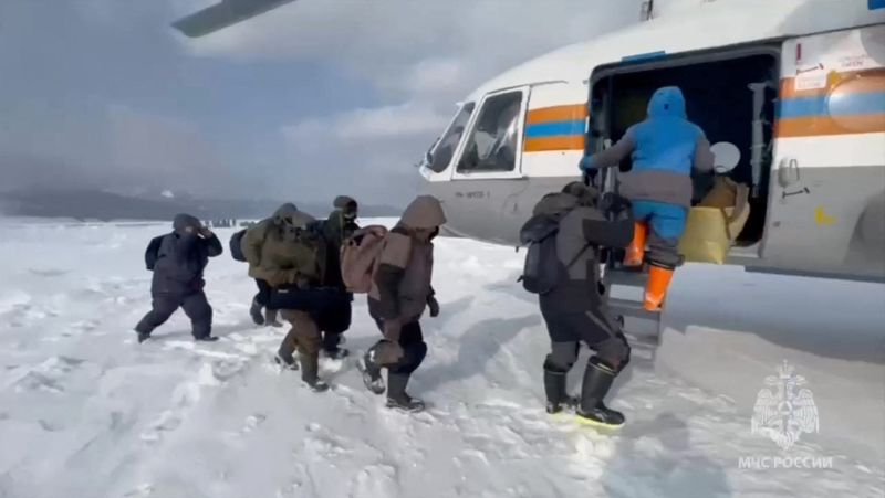  More than 100 trapped fishermen rescued from ice floe in Russia’s Far East