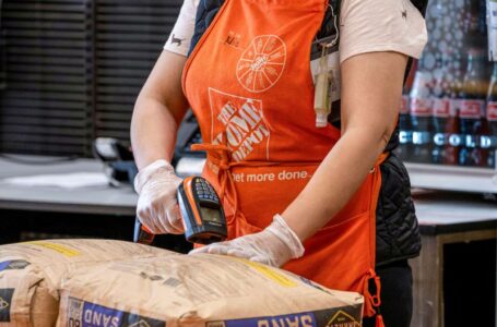 Home Depot earnings beat Wall Street estimates as retailer breaks comparable sales losing streak