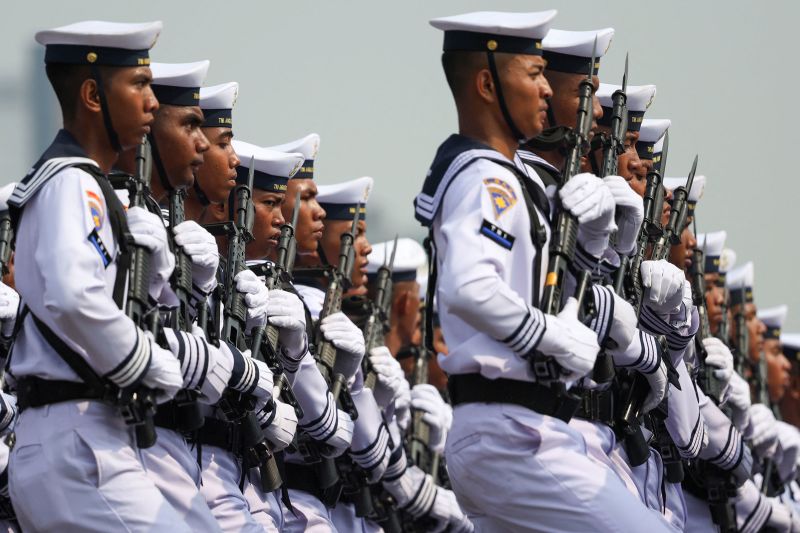  Indonesia approves controversial law expanding role of military in government