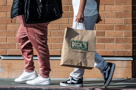 Dick’s Sporting Goods is latest retailer to forecast rocky 2025 as recession fears swirl