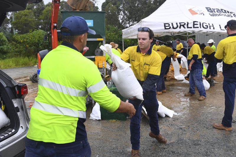  Rare cyclone threatens millions on Australia’s east coast