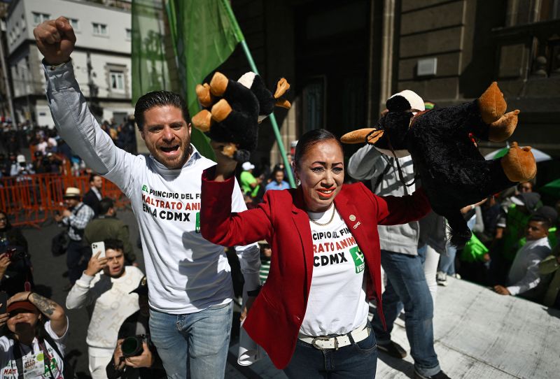  Mexico City bans swords from bullfights, in win for animal activists