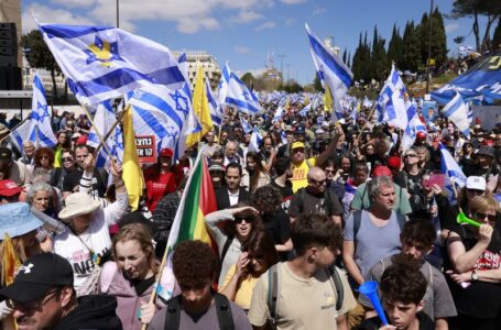 Fury towards Netanyahu as Israelis protest renewed war in Gaza